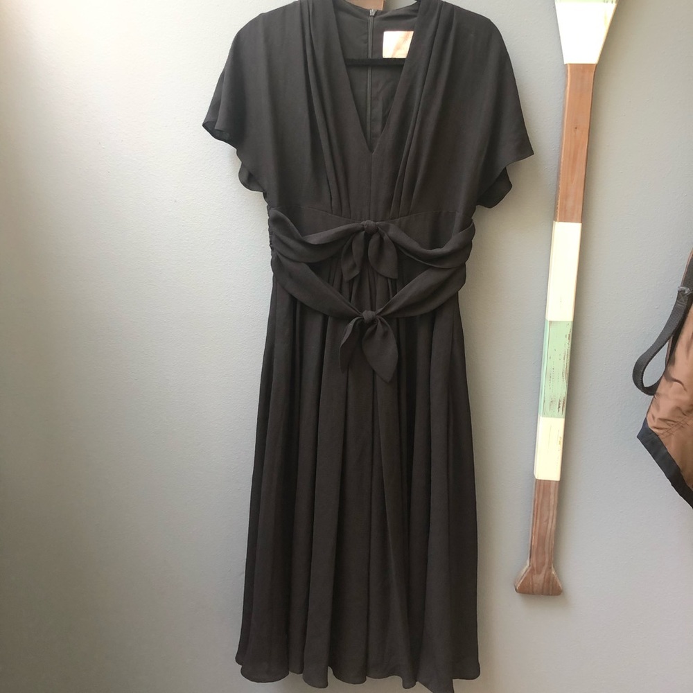 Gal Meets Glam Black Midi Dress